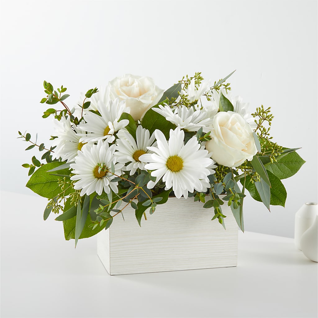 Fresh Linen Box Bouquet – Flowers The Bouquet Of Roses, Tampa FL
