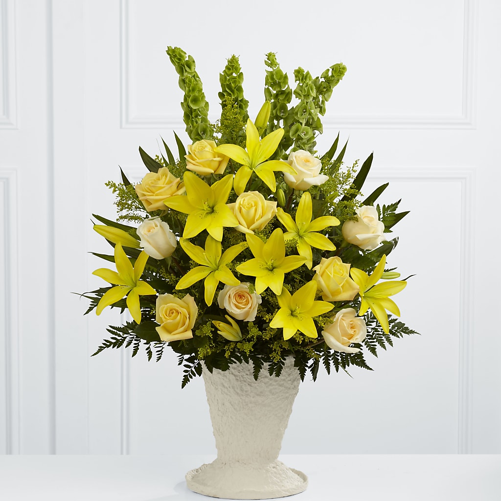 Golden Memories Arrangement – Flowers The Bouquet Of Roses, Tampa FL