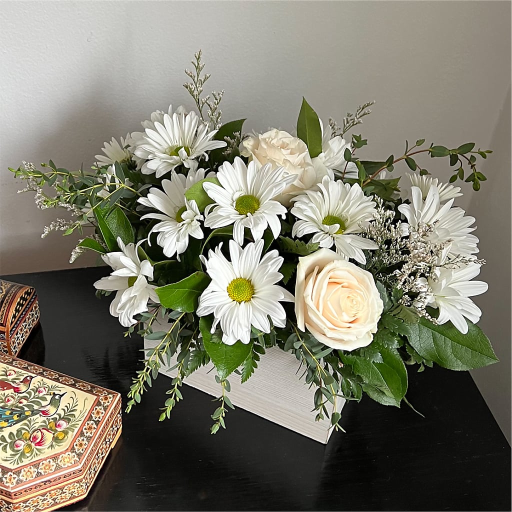 Fresh Linen Box Bouquet –  Flowers The Bouquet Of Roses, Tampa FL