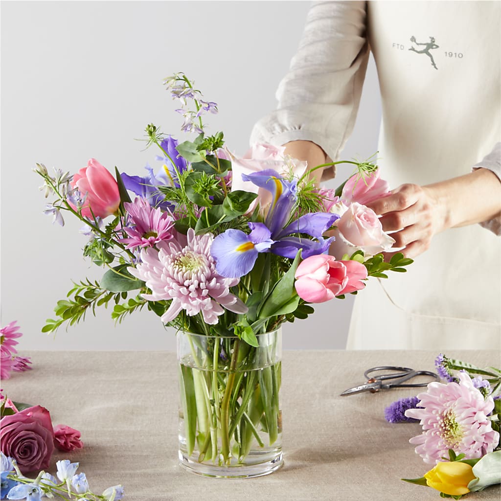 Pastel Tradition - A Florist Original –  Flowers The Bouquet Of Roses, Tampa FL