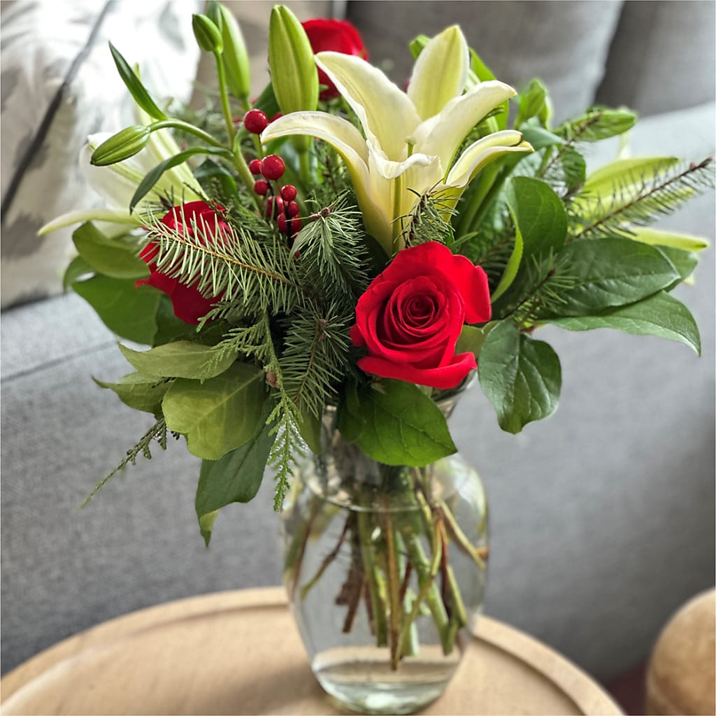 Sparkling Snowflakes Bouquet –  Flowers The Bouquet Of Roses, Tampa FL