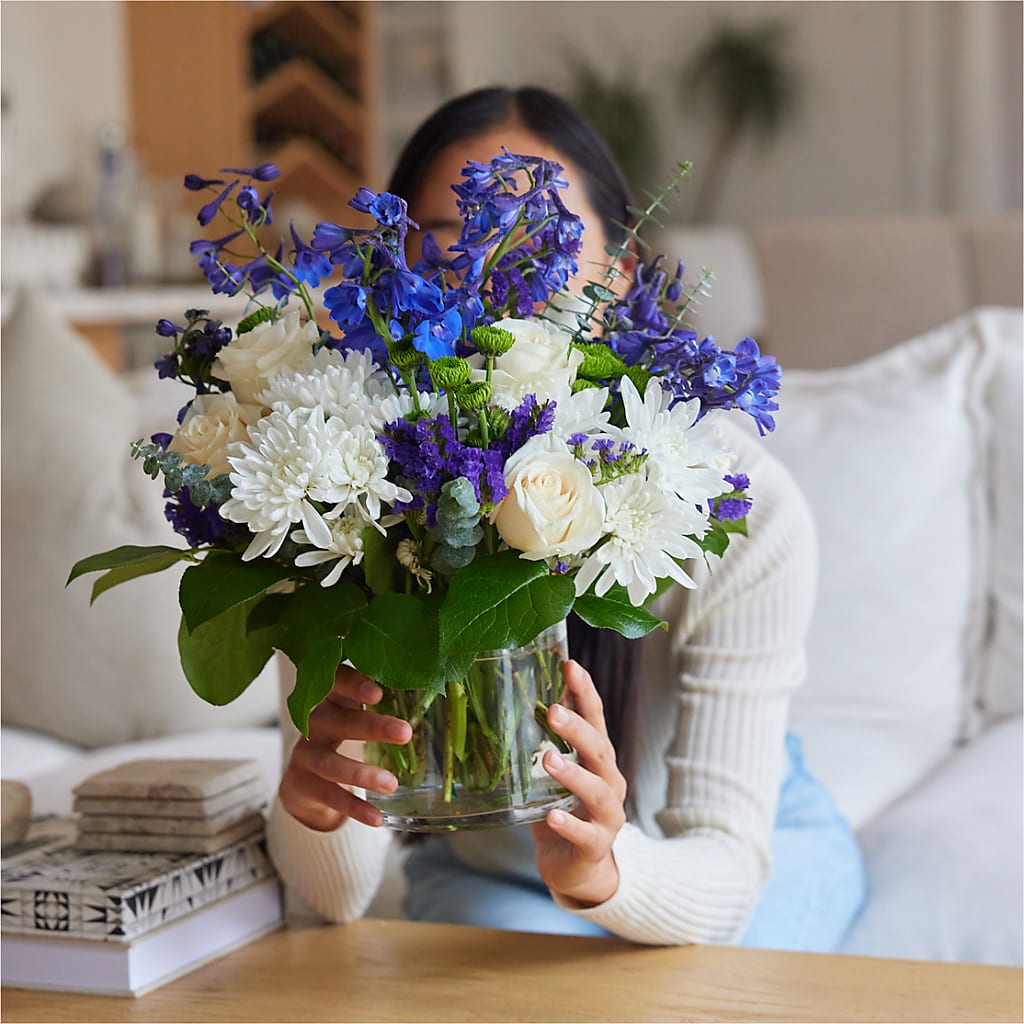 Cerulean Waves Bouquet –  Flowers The Bouquet Of Roses, Tampa FL