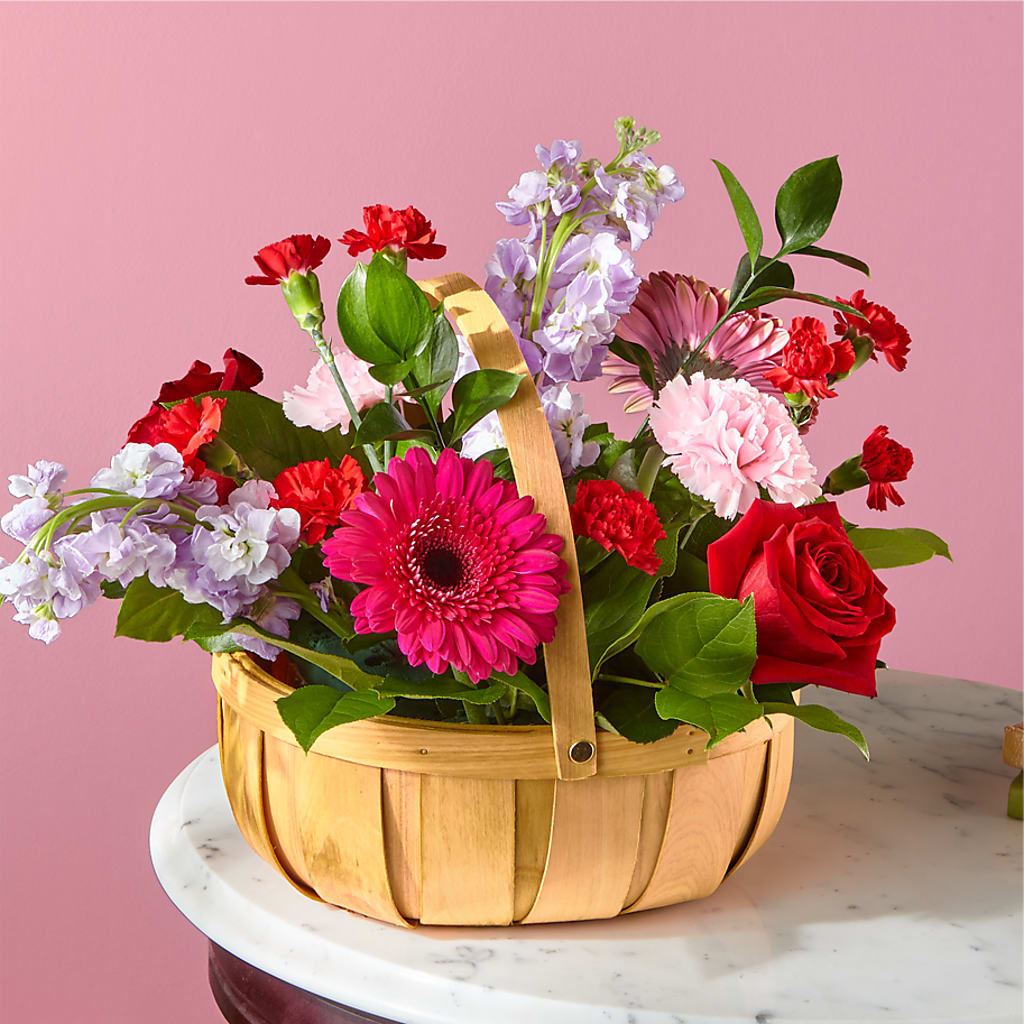 Pink Picnic Basket –  Flowers The Bouquet Of Roses, Tampa FL