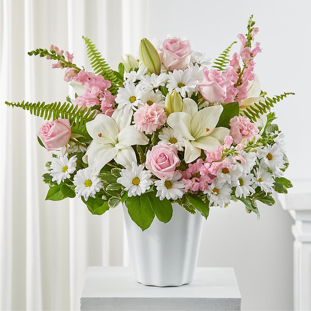 Soft Touch Tabletop Basket –  Flowers The Bouquet Of Roses, Tampa FL