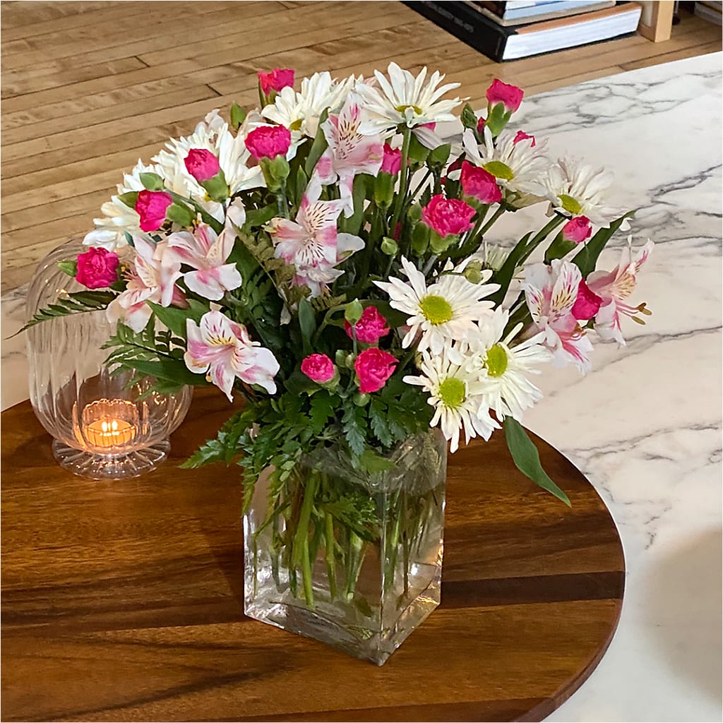 Sweet Surprises® Bouquet –  Flowers The Bouquet Of Roses, Tampa FL