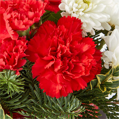 Christmas Market Bouquet –  Flowers The Bouquet Of Roses, Tampa FL