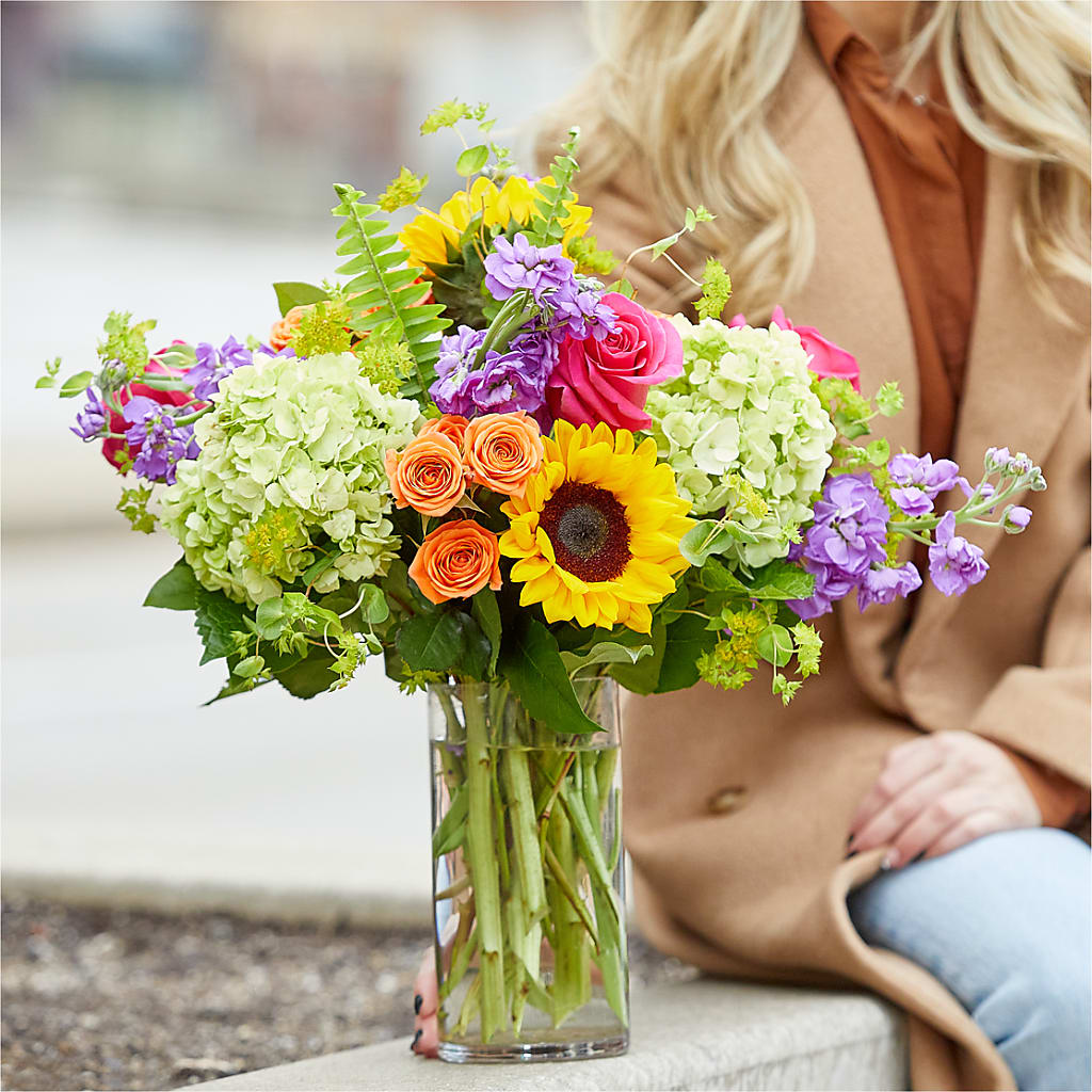 Vibrant Greetings Bouquet –  Flowers The Bouquet Of Roses, Tampa FL