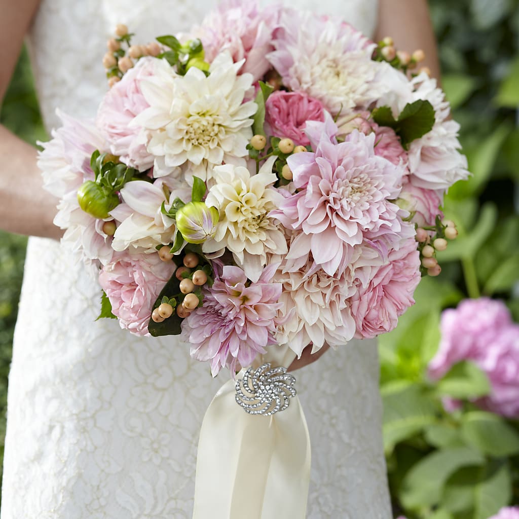 Heart's Promise Bouquet –  Flowers The Bouquet Of Roses, Tampa FL