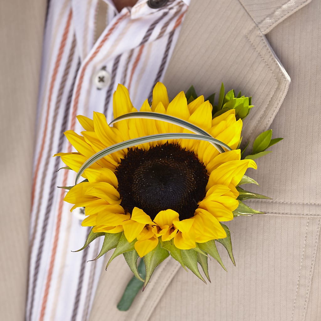 Free Spirit Boutonniere –  Flowers The Bouquet Of Roses, Tampa FL