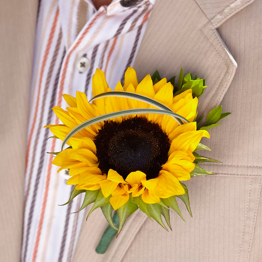 Free Spirit Boutonniere –  Flowers The Bouquet Of Roses, Tampa FL